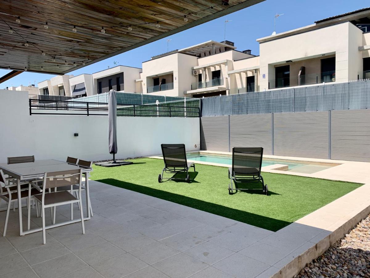 Agradable Con Piscina Privada Cerca De Madrid Сasa de vacaciones