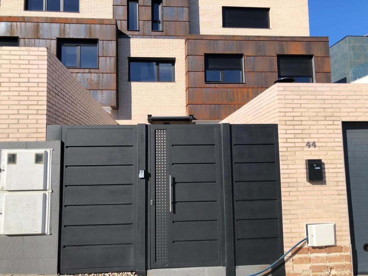 Agradable Con Piscina Privada Cerca De Madrid Сasa de vacaciones